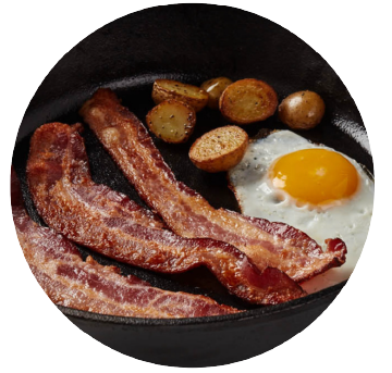 Cooked bacon with potatoes and egg